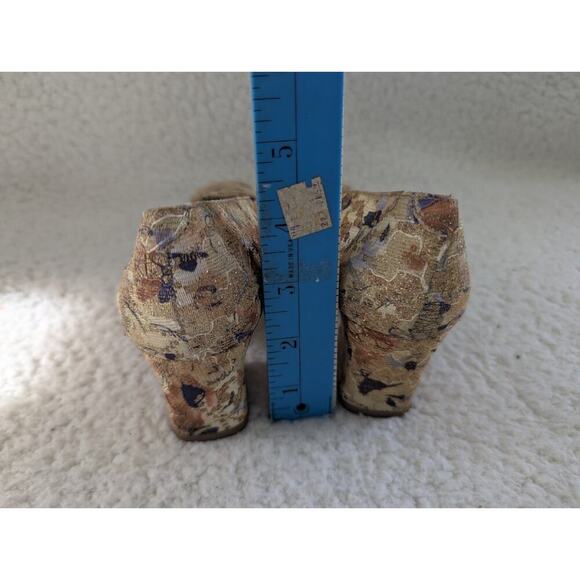 JONES NEW YORK 1998 Yellow Floral Tapestry Heels Pumps Size 7 Made in Spain - Picture 6 of 14